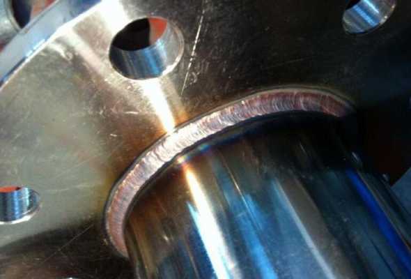 不锈钢制品可以进行焊接吗（不锈钢能焊接到普通钢板上吗）