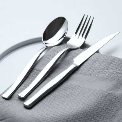 不锈钢制品餐具可以用多久（不锈钢餐具使用年限是多久）