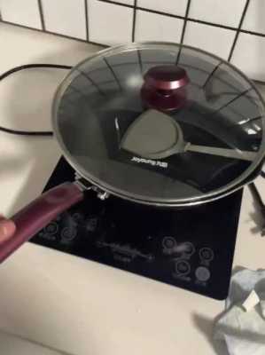 电磁炉的那种不锈钢锅用久了,内有黑色铁垢似的东西,锅还能用吗（如何清洗不锈钢制品的黑垢）-图1