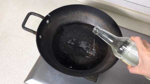 电磁炉的那种不锈钢锅用久了,内有黑色铁垢似的东西,锅还能用吗（如何清洗不锈钢制品的黑垢）-图3