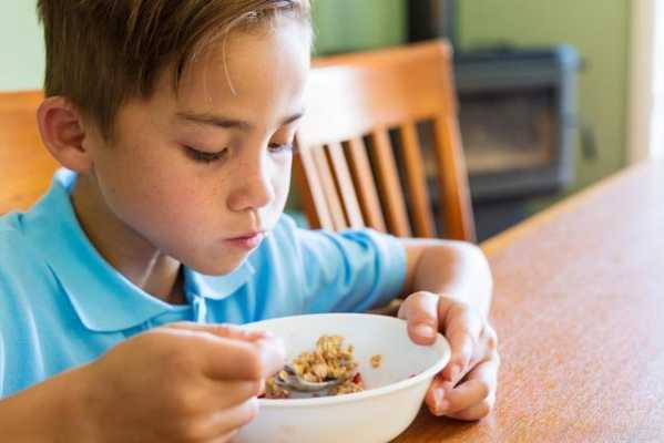三四岁的孩子不爱吃饭，如何改变呢（王磊不锈钢制品）-图2