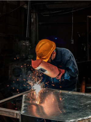 2019年的焊工月工资普遍是多少（淮安电焊加工不锈钢制品）