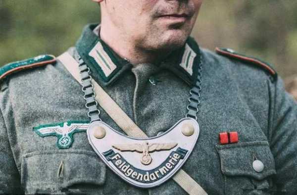 二战时德国士兵胸前“牌牌”是干啥的（不锈钢制品的宣传单）-图3